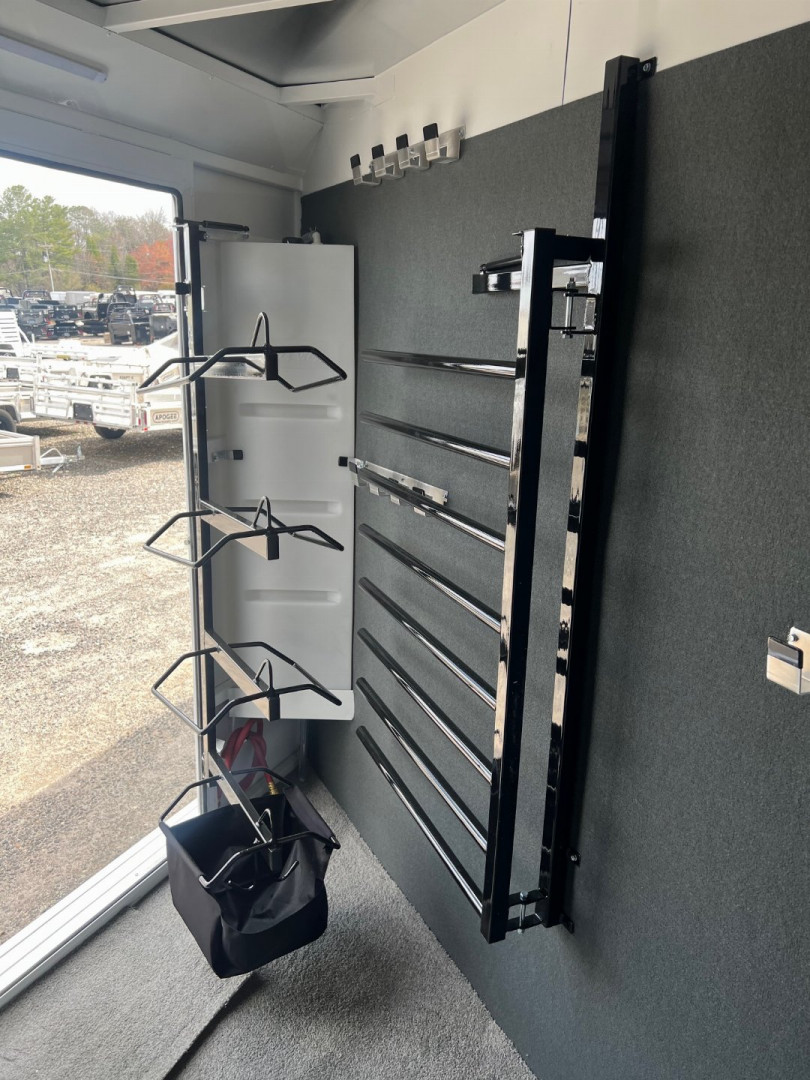 New 2024 TRAILS WEST 3H SANTA FE Horse Trailer