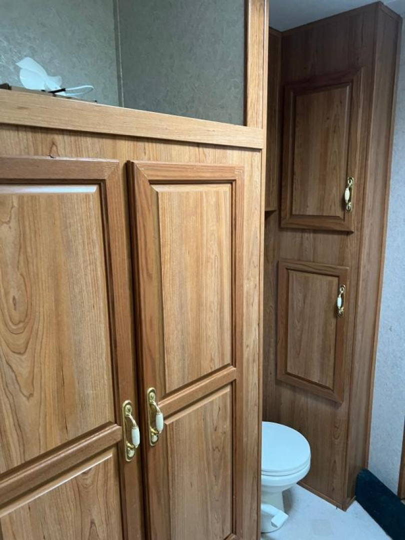 Used 2000 Sundowner Trailers Sierra 3H 8012 LQ w/4' slant wall mid tack Horse Trailer