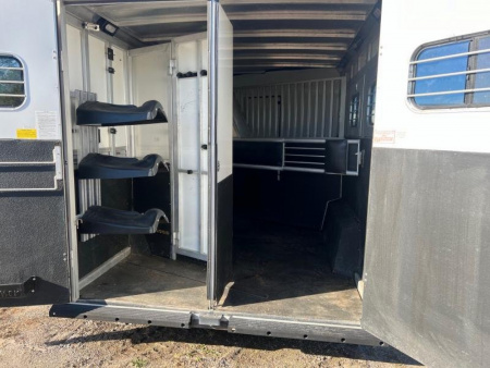 Used 2000 Sundowner Trailers Sierra 3H 8012 LQ w/4' slant wall mid tack Horse Trailer