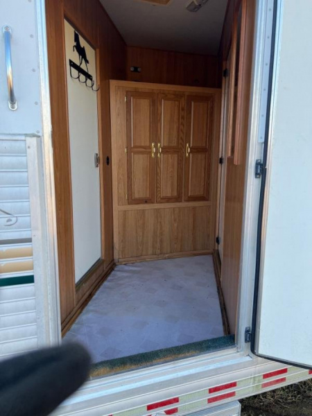 Used 2000 Sundowner Trailers Sierra 3H 8012 LQ w/4' slant wall mid tack Horse Trailer