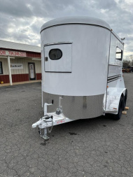 New 2024 Bee 2H Wrangler Horse Trailer