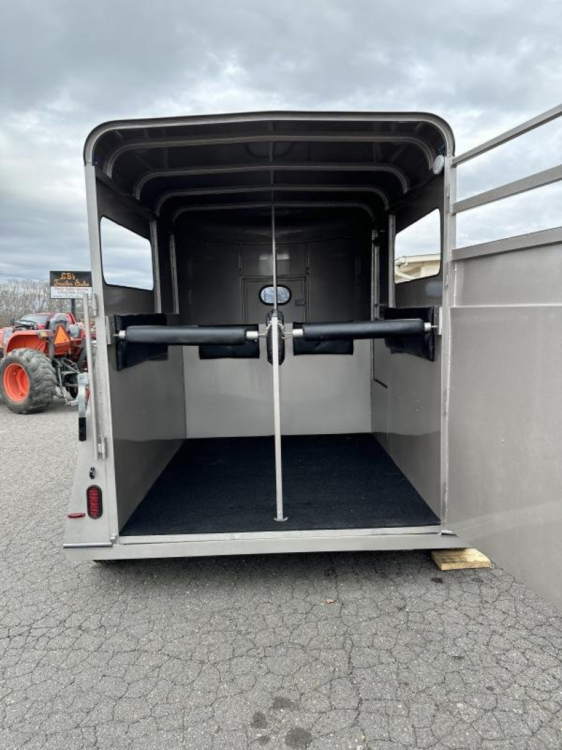 New 2024 Bee 2H Wrangler Horse Trailer