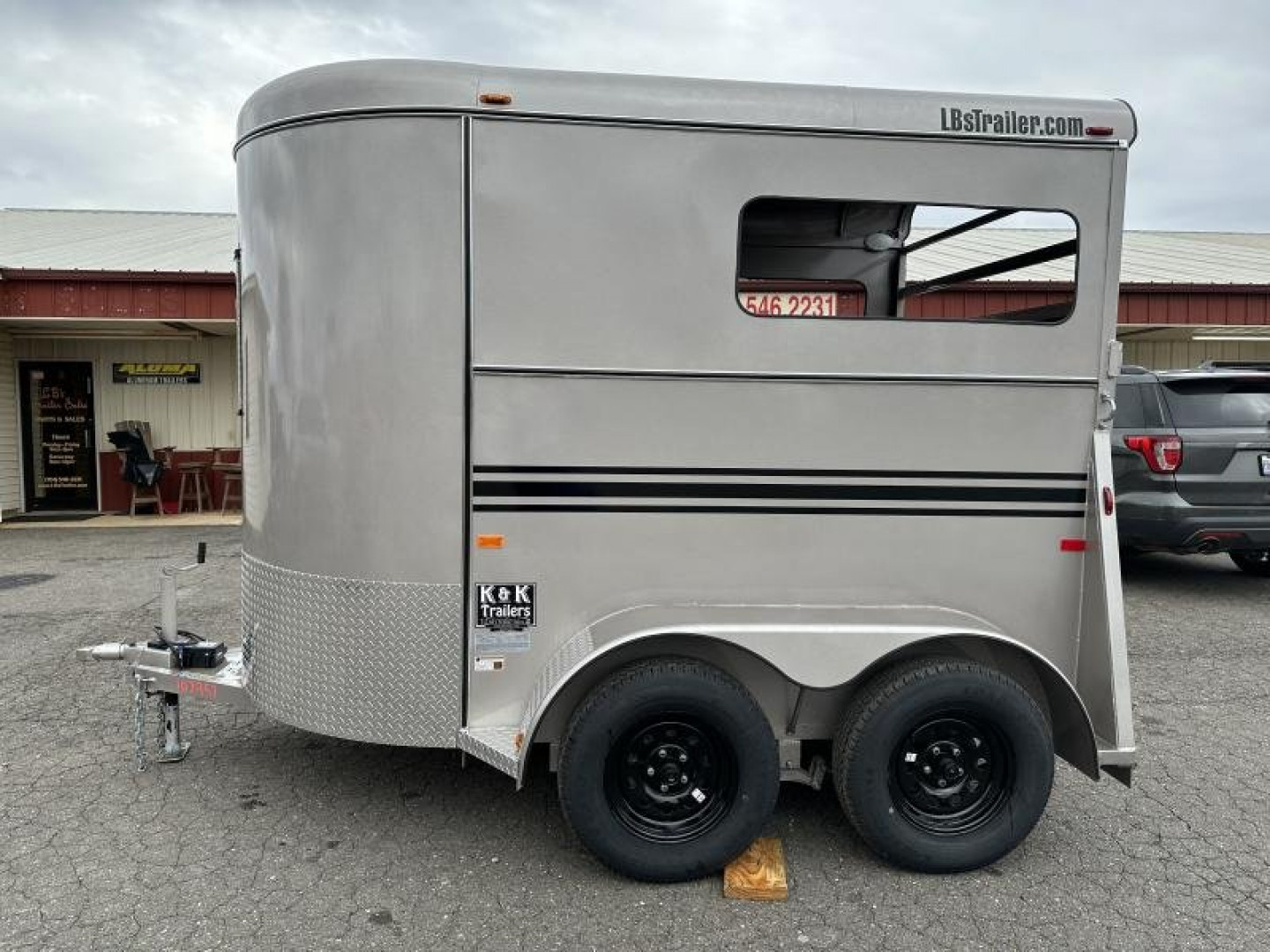 New 2024 Bee 2H Wrangler Horse Trailer