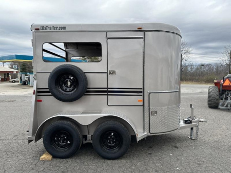 New 2024 Bee 2H Wrangler Horse Trailer