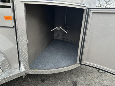 New 2024 Bee 2H Wrangler Horse Trailer