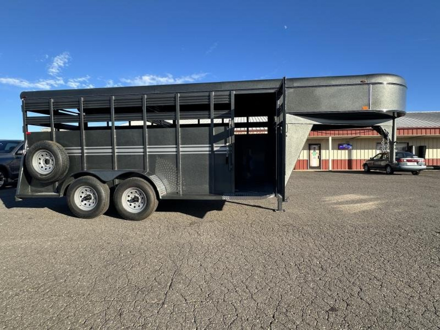 New 2024 Bee 16" GN Stock Stock / Stock Combo Trailer