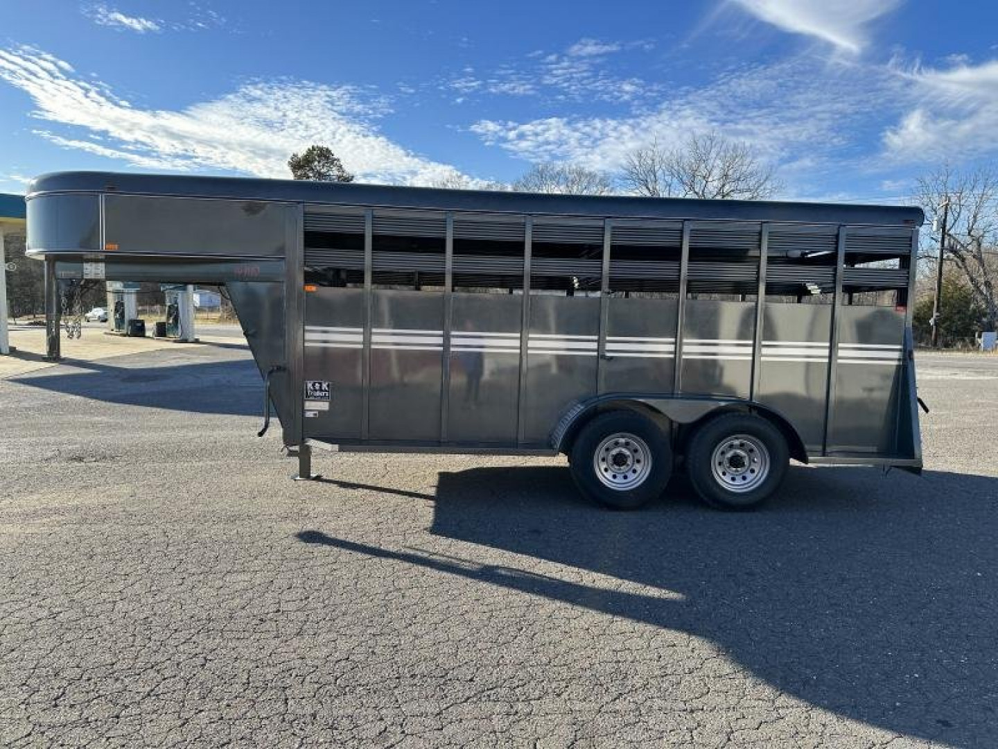 New 2024 Bee 16" GN Stock Stock / Stock Combo Trailer