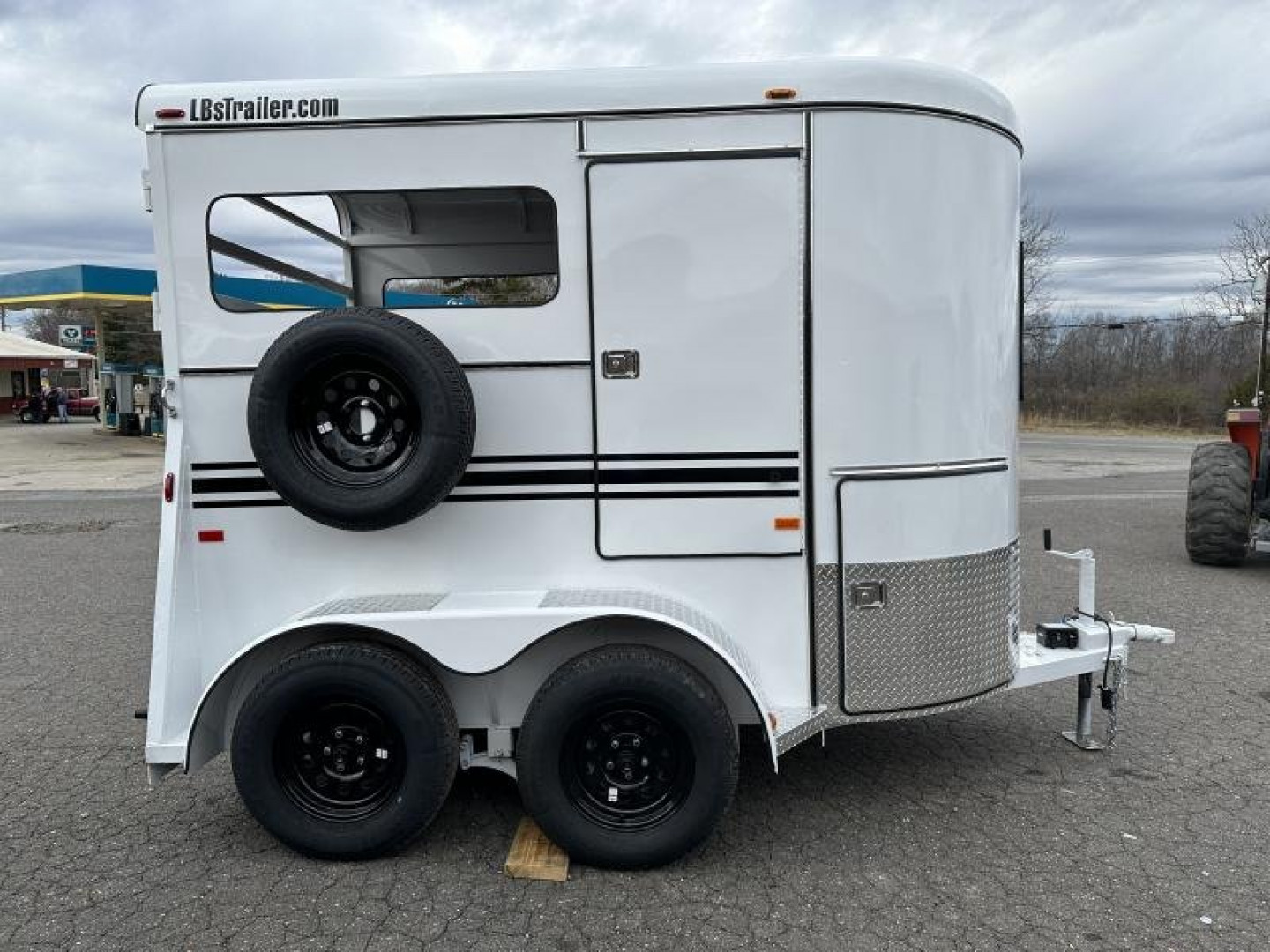 New 2024 Bee 2H Wrangler Horse Trailer