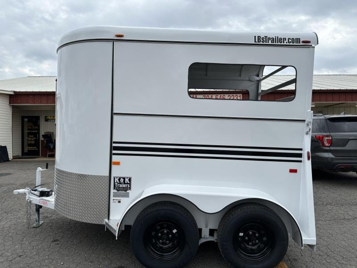 New 2024 Bee 2H Wrangler Horse Trailer