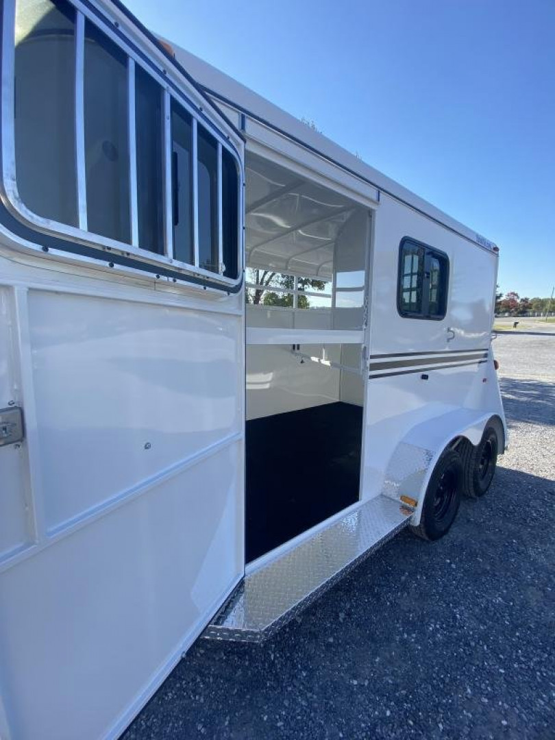 New 2024 Bee 2H BP Conquest Horse Trailer