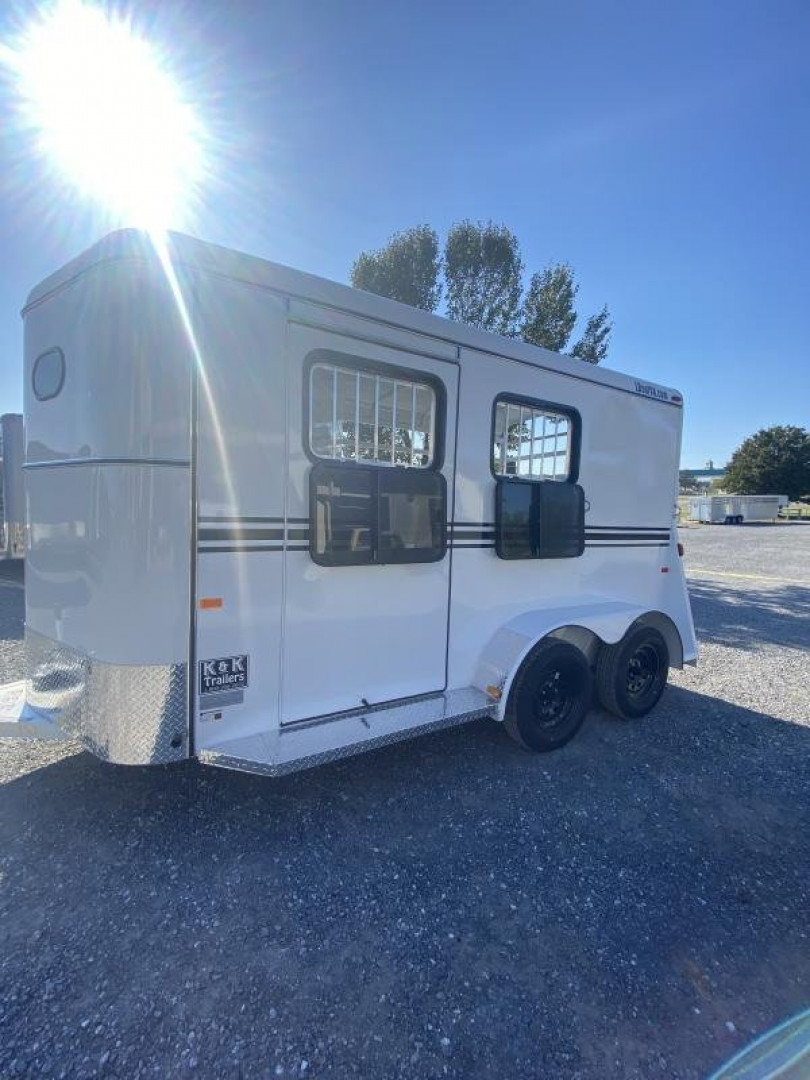 New 2024 Bee 2H BP Conquest Horse Trailer