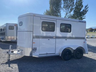 New 2024 Bee 2H BP Conquest Horse Trailer