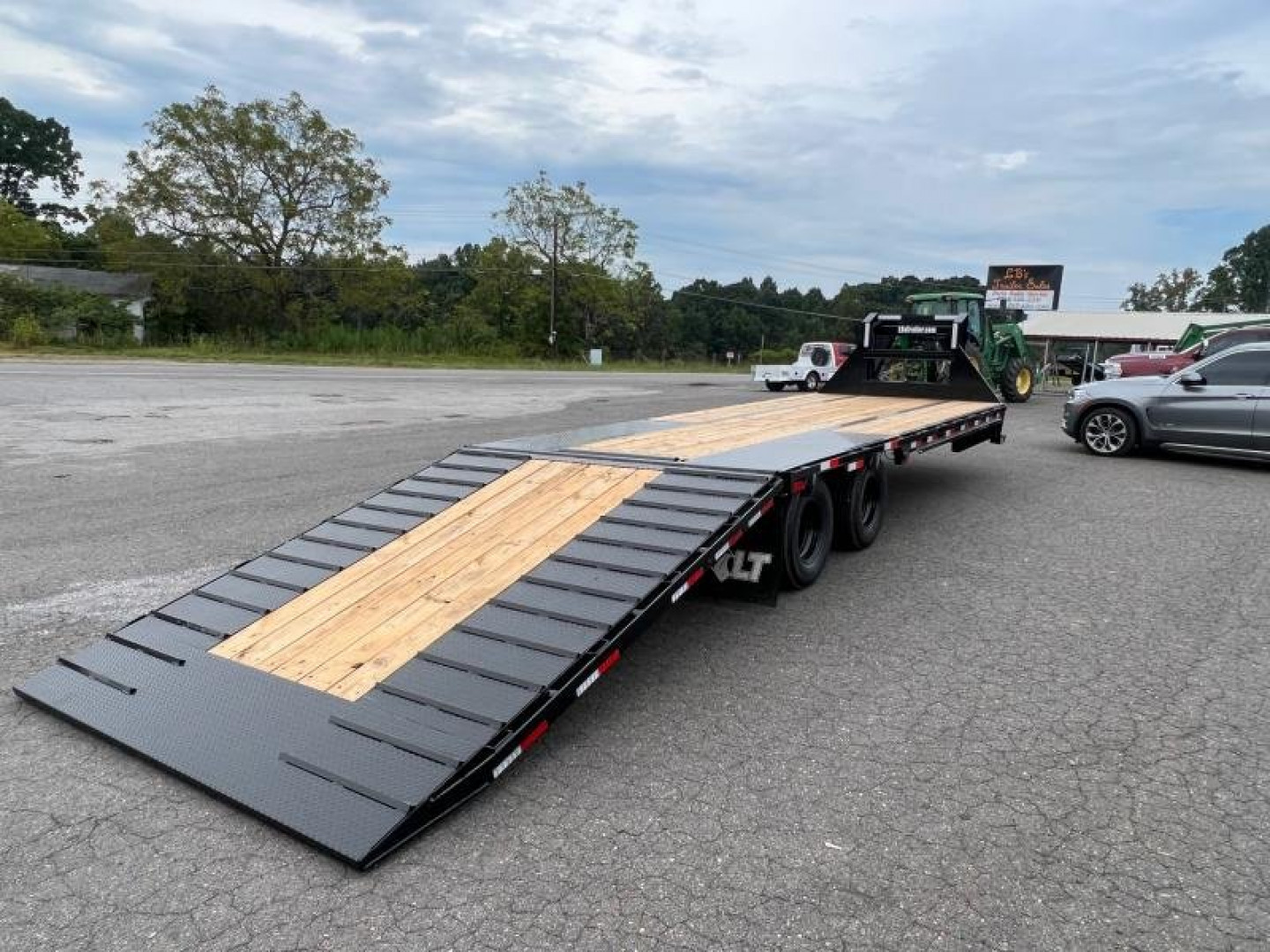 New 2024 Load Trail 102"X32' Low-Pro GN Equipment Trailer