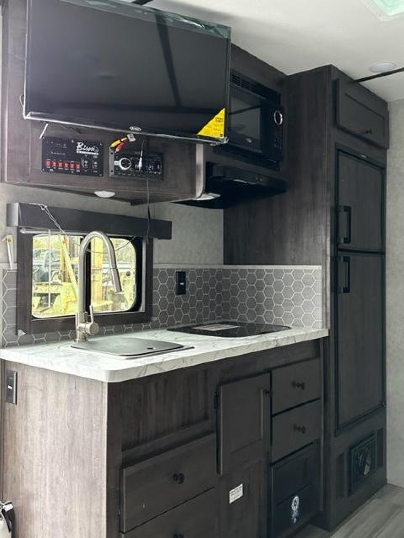 New 2023 Bison Trailers SV8313 SLIDE OUT LQ Horse Trailer