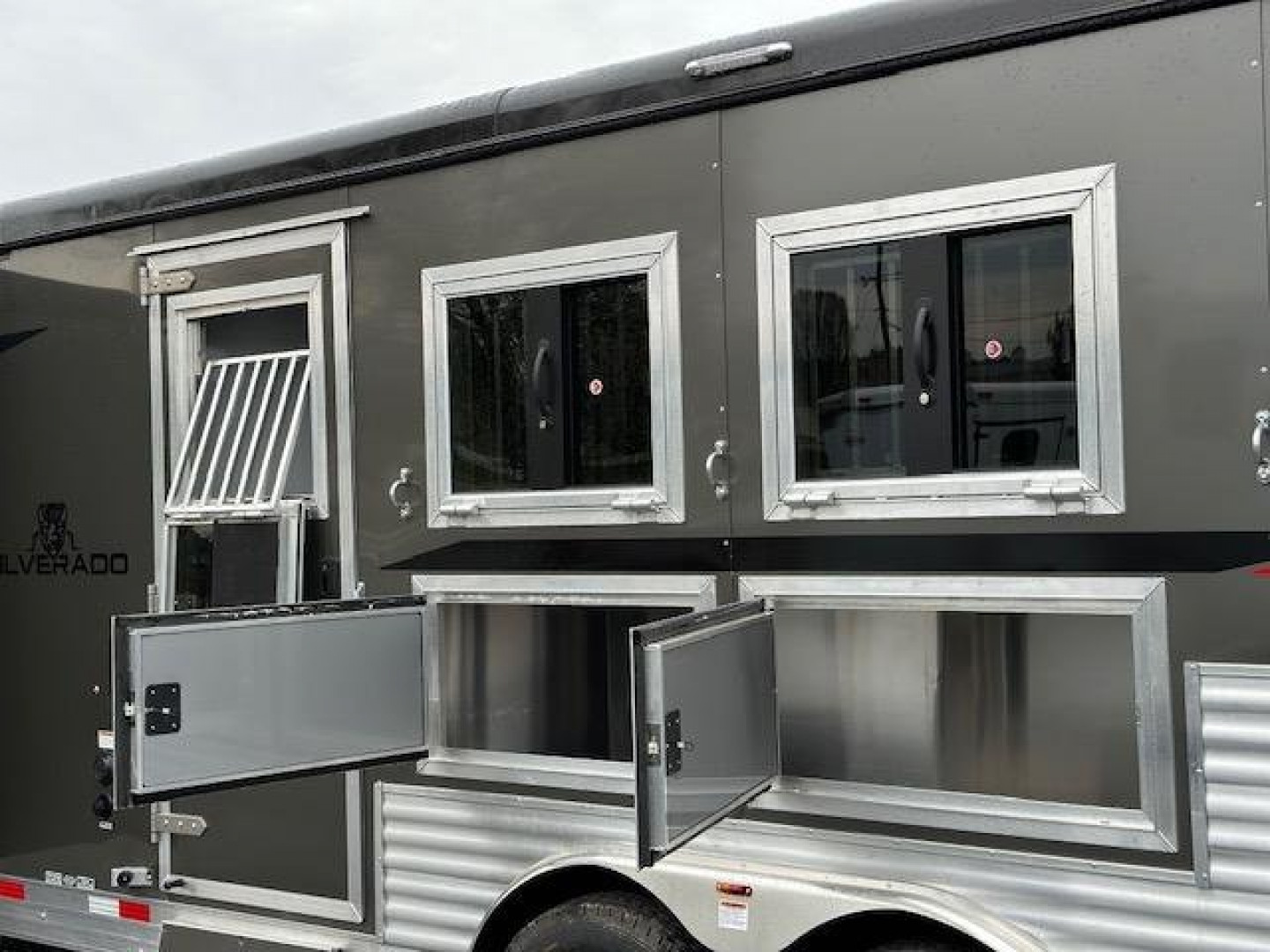New 2023 Bison Trailers SV8313 SLIDE OUT LQ Horse Trailer