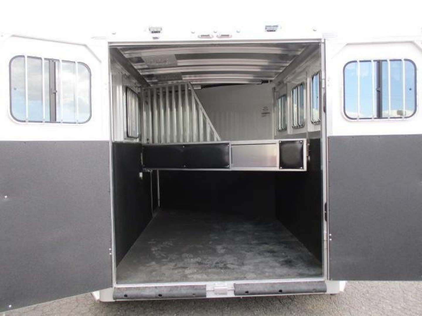 New 2023 Sundowner Trailers 3H Super Sport Horse Trailer