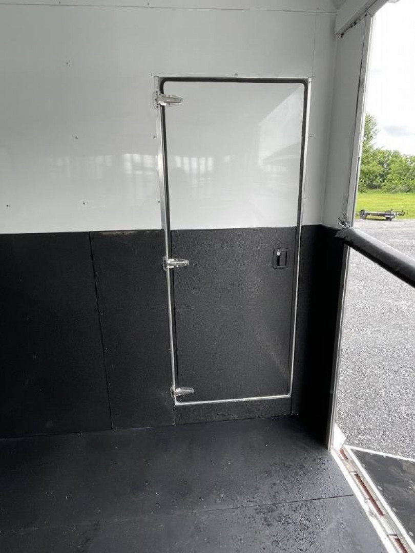 New 2023 Sundowner Trailers Charter 2+1 TR SE GN Horse Trailer