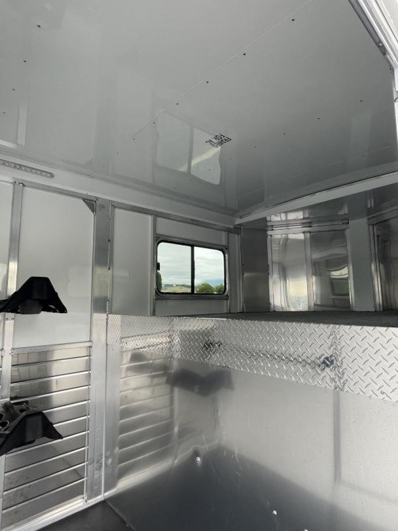 New 2023 Sundowner Trailers Charter 2+1 TR SE GN Horse Trailer