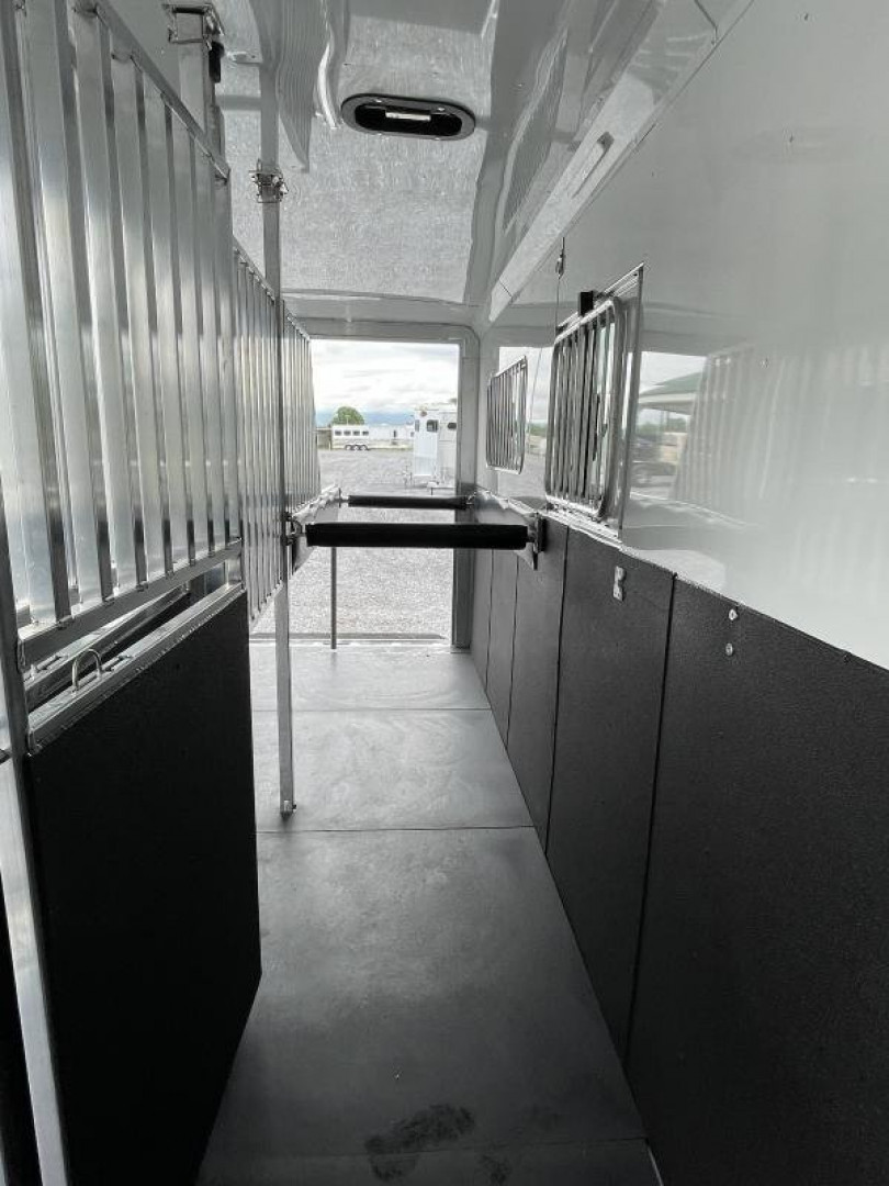 New 2023 Sundowner Trailers Charter 2+1 TR SE GN Horse Trailer