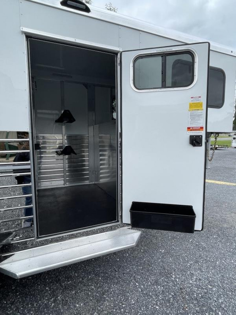 New 2023 Sundowner Trailers Charter 2+1 TR SE GN Horse Trailer