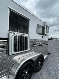 New 2023 Sundowner Trailers Charter 2+1 TR SE GN Horse Trailer