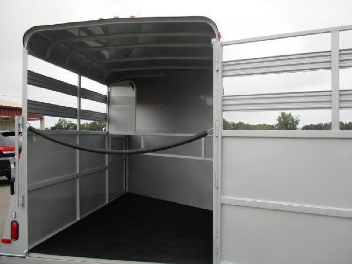 New 2023 Bee 2H SL Durango Horse Trailer