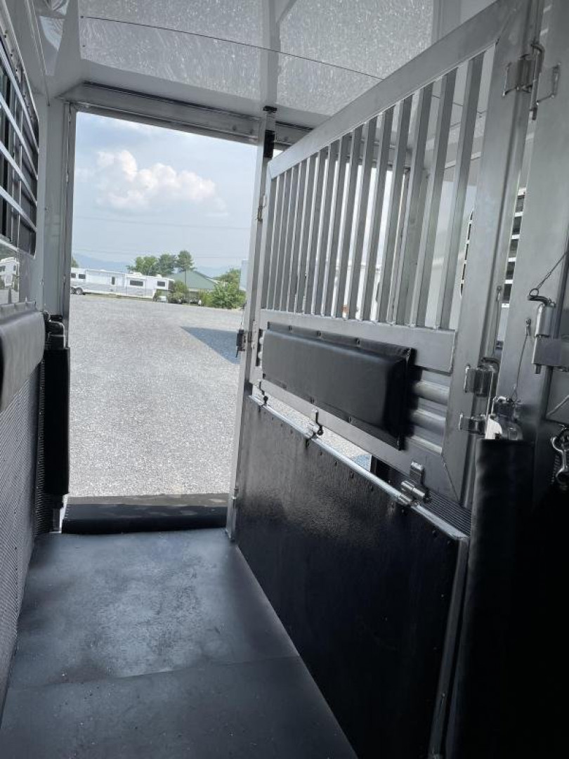 New 2022 ELITE TRAILERS 4H HD-HD Horse Trailer