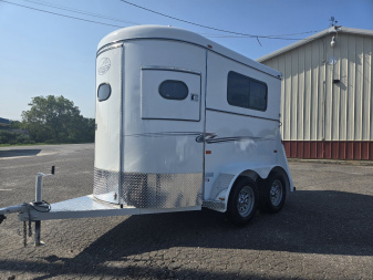 New 2025 BEE SUPER BEE Horse Trailer