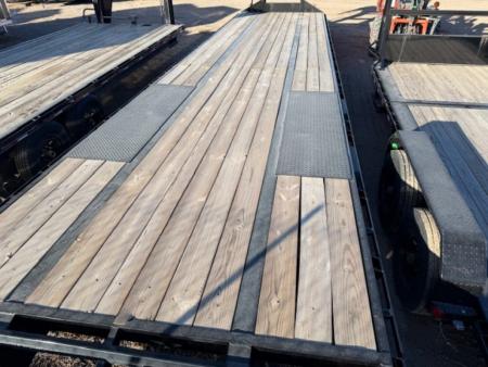 New 2026 PJ TRAILERS LD Gooseneck Deckover with Duals 40'-25k