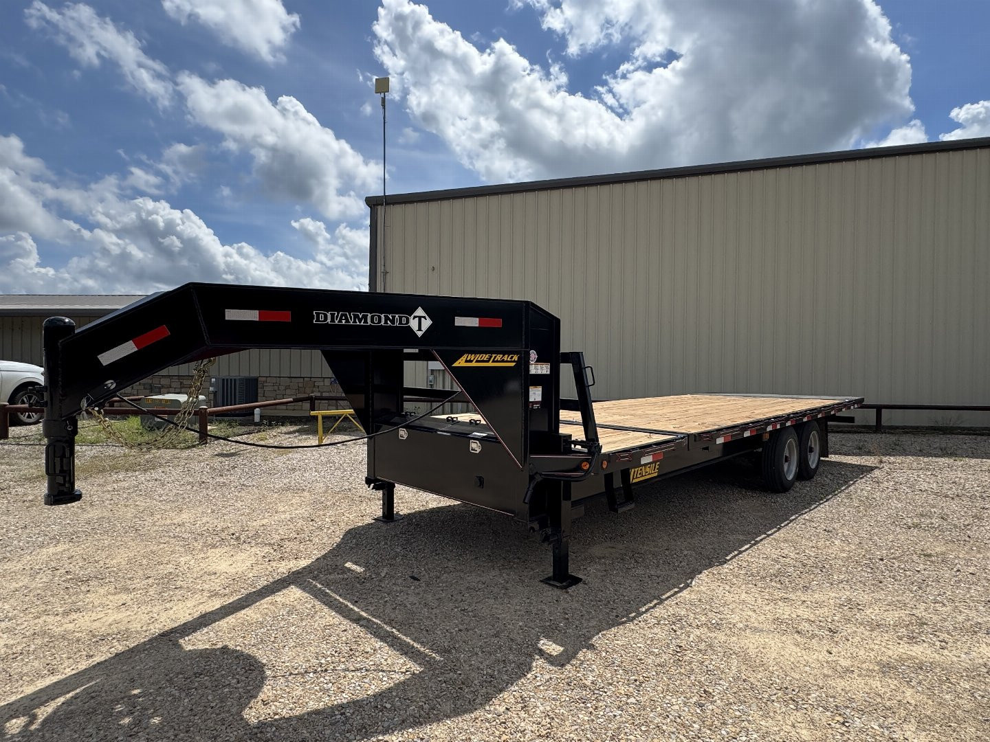 New 2025 Diamond T 102 in x 24 ft Single Wheel Flatdeck Tilt, GVWR 17.5k, 215/17.5 Tires Wheels Full Power TIlt Trailer
