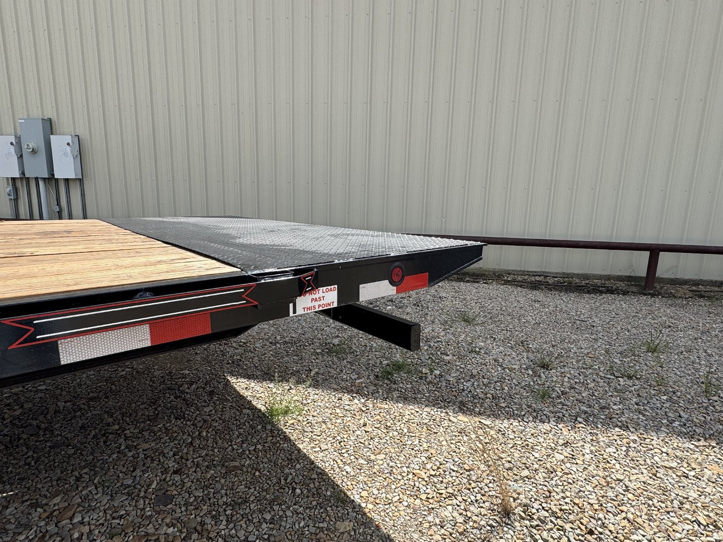New 2025 Diamond T 102 in x 24 ft Single Wheel Flatdeck Tilt, GVWR 17.5k, 215/17.5 Tires Wheels Full Power TIlt Trailer