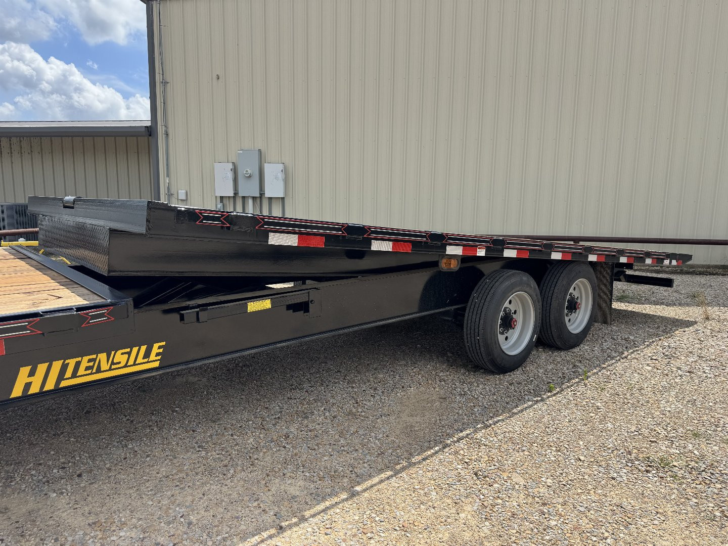 New 2025 Diamond T 102 in x 24 ft Single Wheel Flatdeck Tilt, GVWR 17.5k, 215/17.5 Tires Wheels Full Power TIlt Trailer