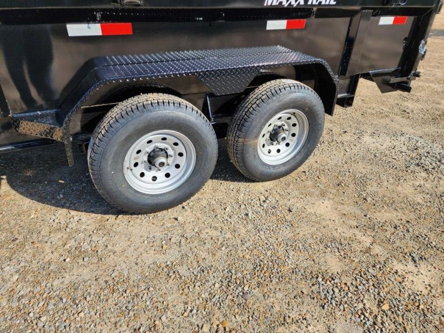 New 2025 Diamond T 83 in. x 16 ft. Gooseneck Lo- Pro Dump Trailer 24 in. Sides, GVWR 14k Dump Trailer