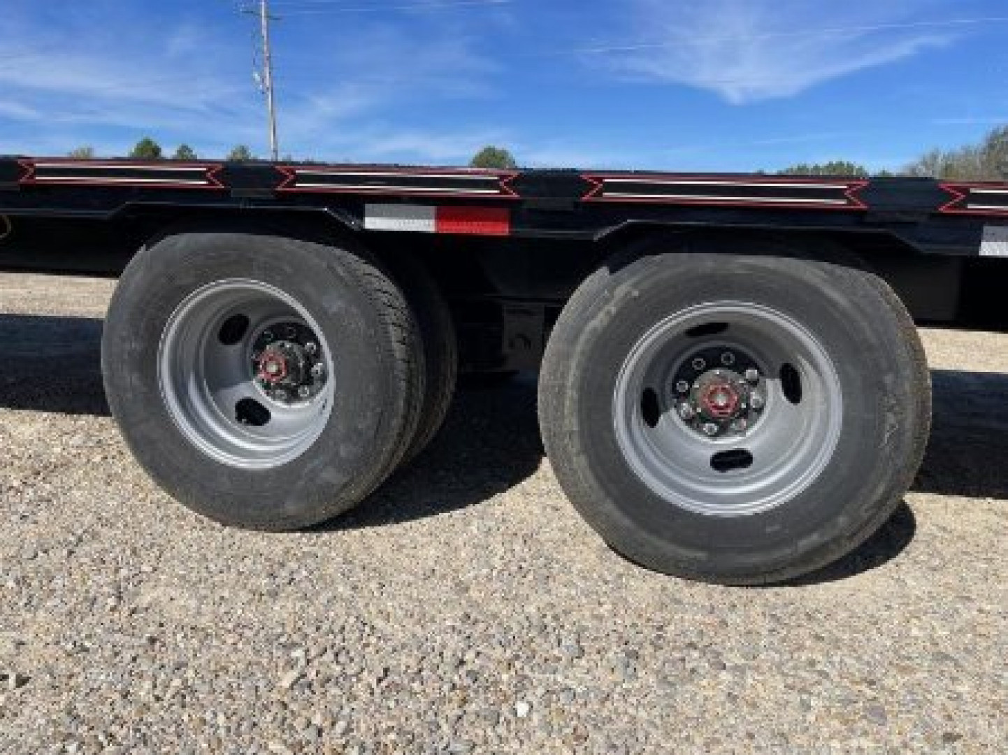 New 2025 Diamond T Trailer Dual Tandem Flatbed Trailer 102 in. x 40 ft., GVWR 24k, Maxx Ramps, 2 Speed Jacks