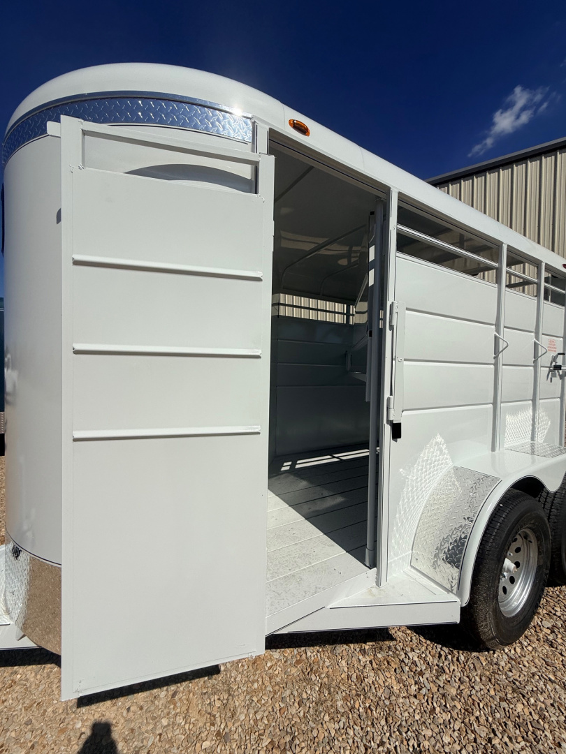 New 2026 Calico Trailers Bumper Pull 2 Horse Slant GVWR 7k 3500# Axles Stock / Stock Combo Trailer Stock / Stock Combo Trailer
