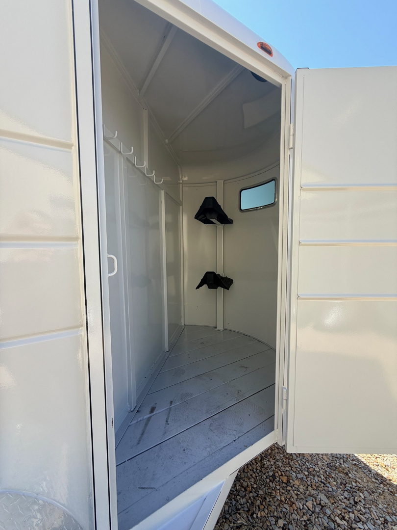 New 2026 Calico Trailers Bumper Pull 2 Horse Slant GVWR 7k 3500# Axles Stock / Stock Combo Trailer Stock / Stock Combo Trailer