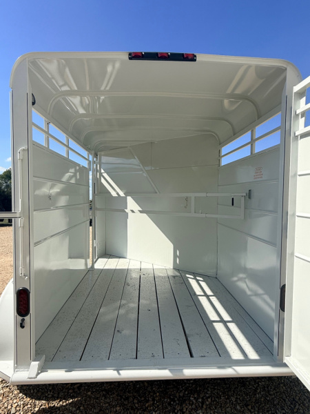 New 2026 Calico Trailers Bumper Pull 2 Horse Slant GVWR 7k 3500# Axles Stock / Stock Combo Trailer Stock / Stock Combo Trailer