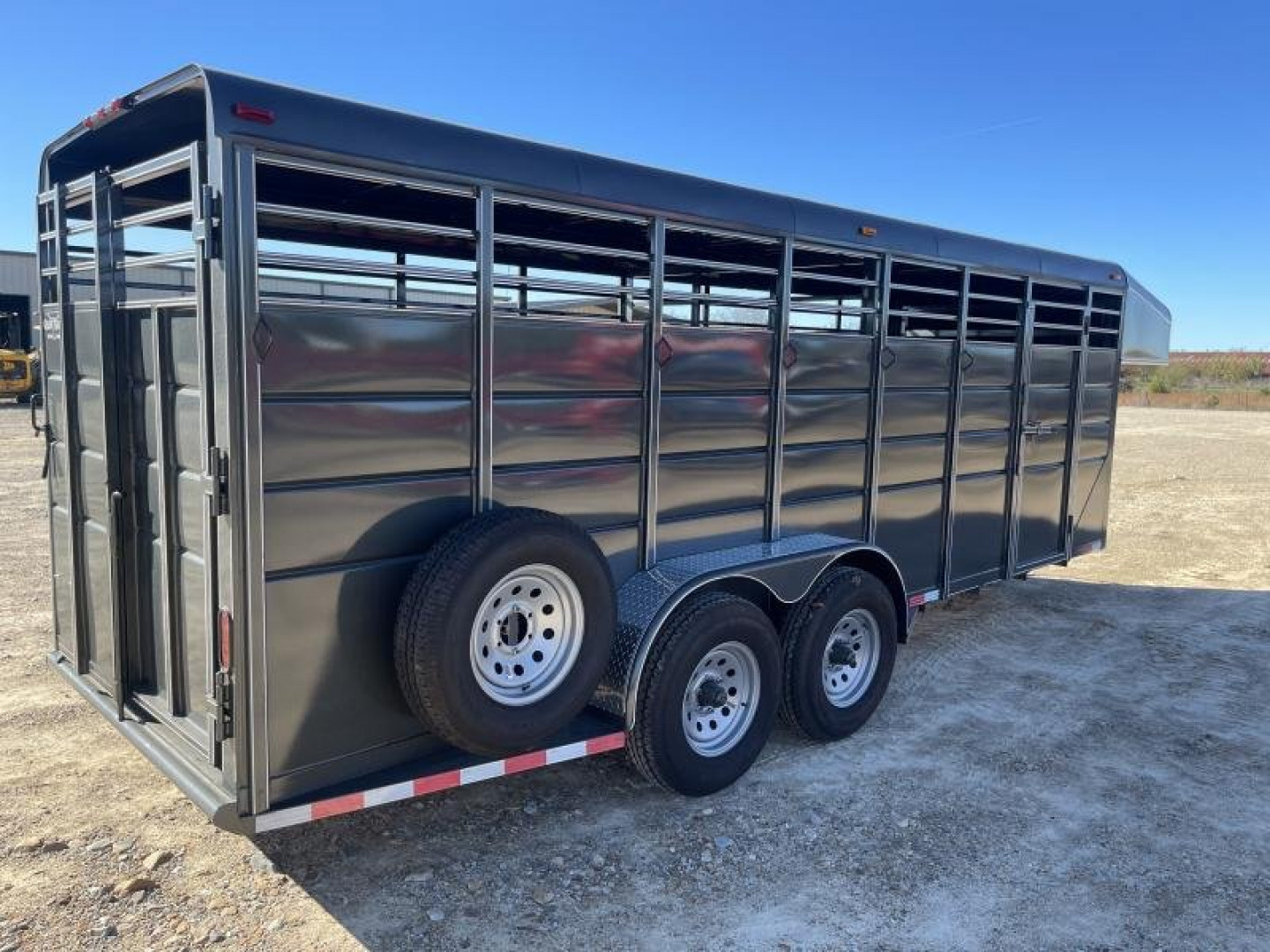 New 2024 Calico Trailers 6 ft 6 in x 6 ft x 20 ft. Gooseneck Swing Slide Rear Stock / Stock Combo Trailer