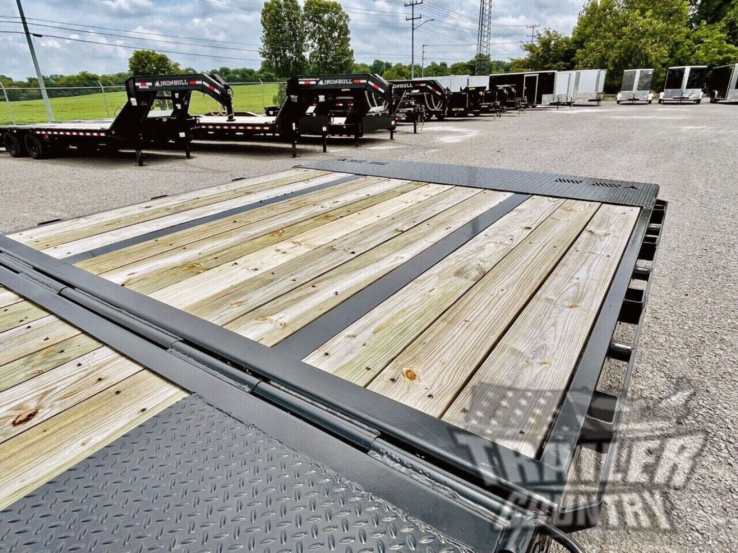 New 2026 New 8.5 ' x 40' Heavy Duty 25,900 Lb G.V.W.R. Low Profile Heavy Equipment Hauler Deckover Trailer w/ Gooseneck Coupler + Hydraulic Dove Tail & Hydraulic Jacks