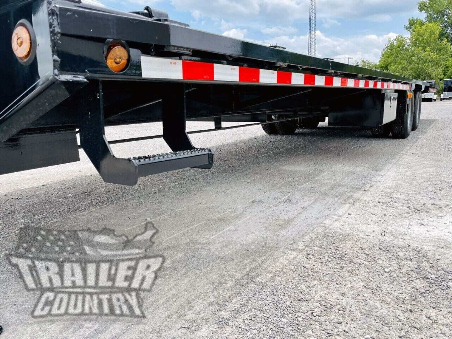New 2026 New 8.5 ' x 40' Heavy Duty 25,900 Lb G.V.W.R. Low Profile Heavy Equipment Hauler Deckover Trailer w/ Gooseneck Coupler + Hydraulic Dove Tail & Hydraulic Jacks
