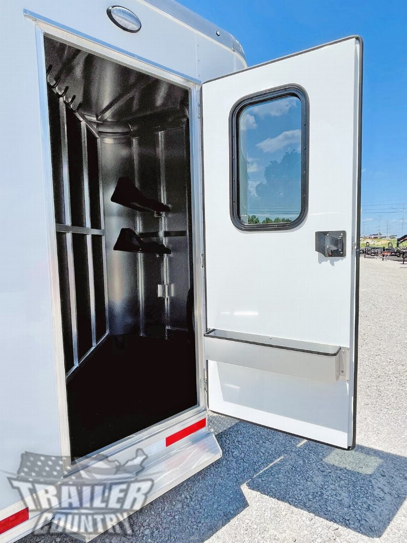 New 2025 Shadow Trailer Stablemate Horse Trailer