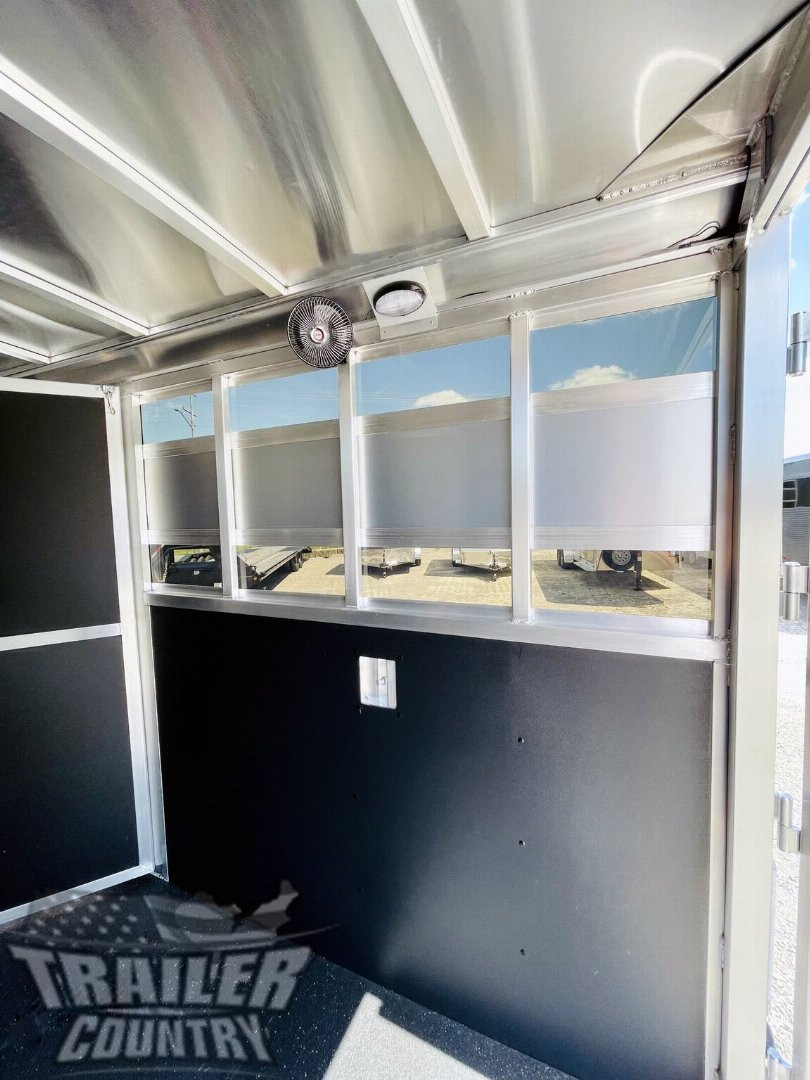 New 2025 Shadow Trailer Stablemate Horse Trailer