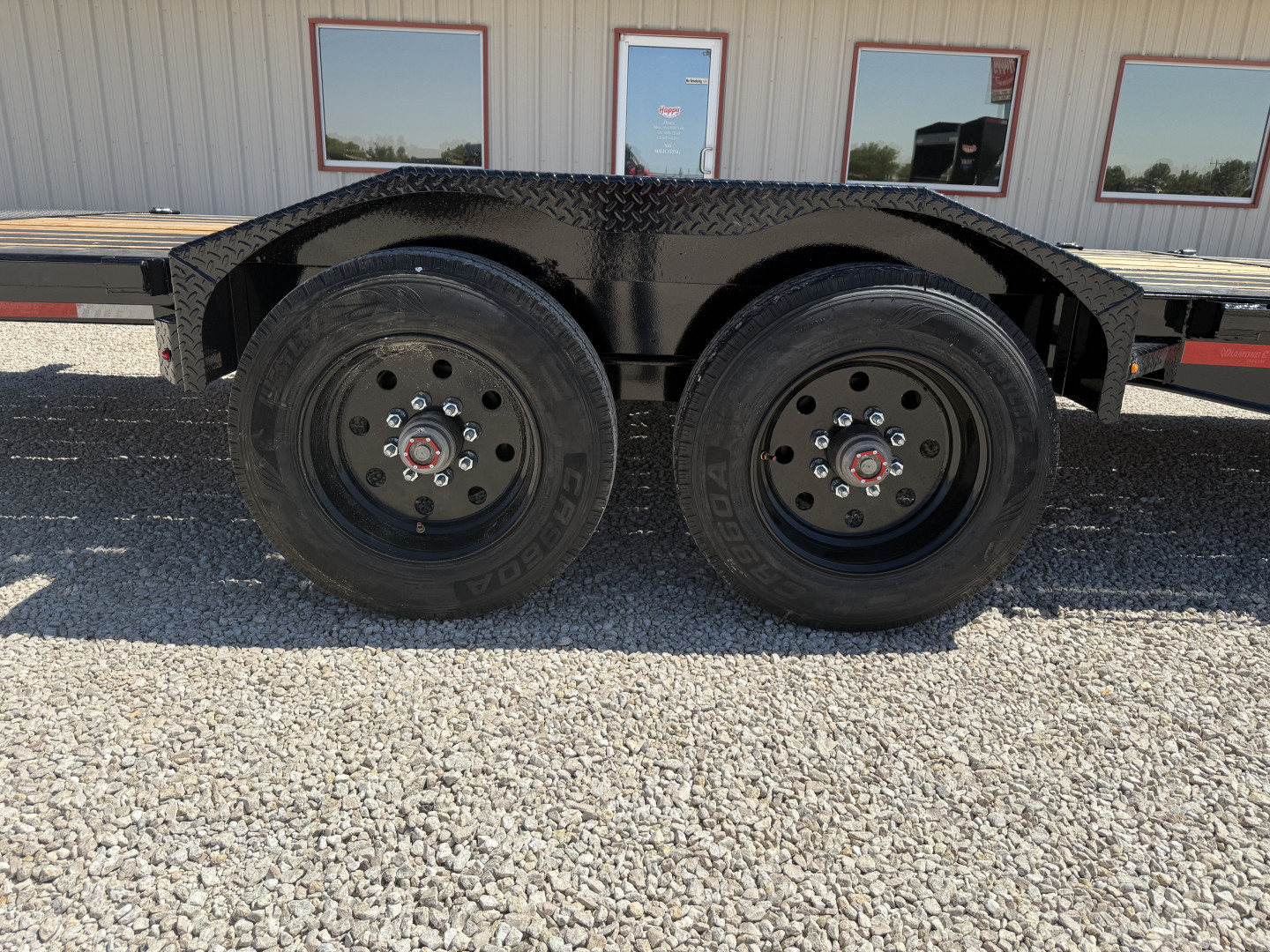 New 2025 Diamond C 82"x24' GN Hydraulically Dampened Tilt - HDT-GN210 Pacesetter Edition