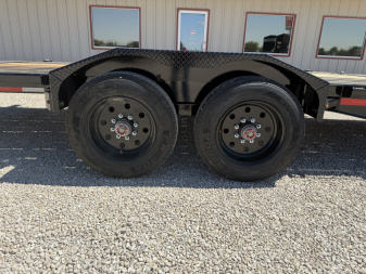 New 2025 Diamond C 82"x24' GN Hydraulically Dampened Tilt - HDT-GN210 Pacesetter Edition