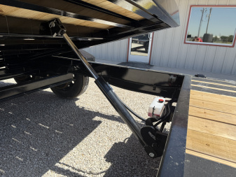 New 2025 Diamond C 82"x24' GN Hydraulically Dampened Tilt - HDT-GN210 Pacesetter Edition
