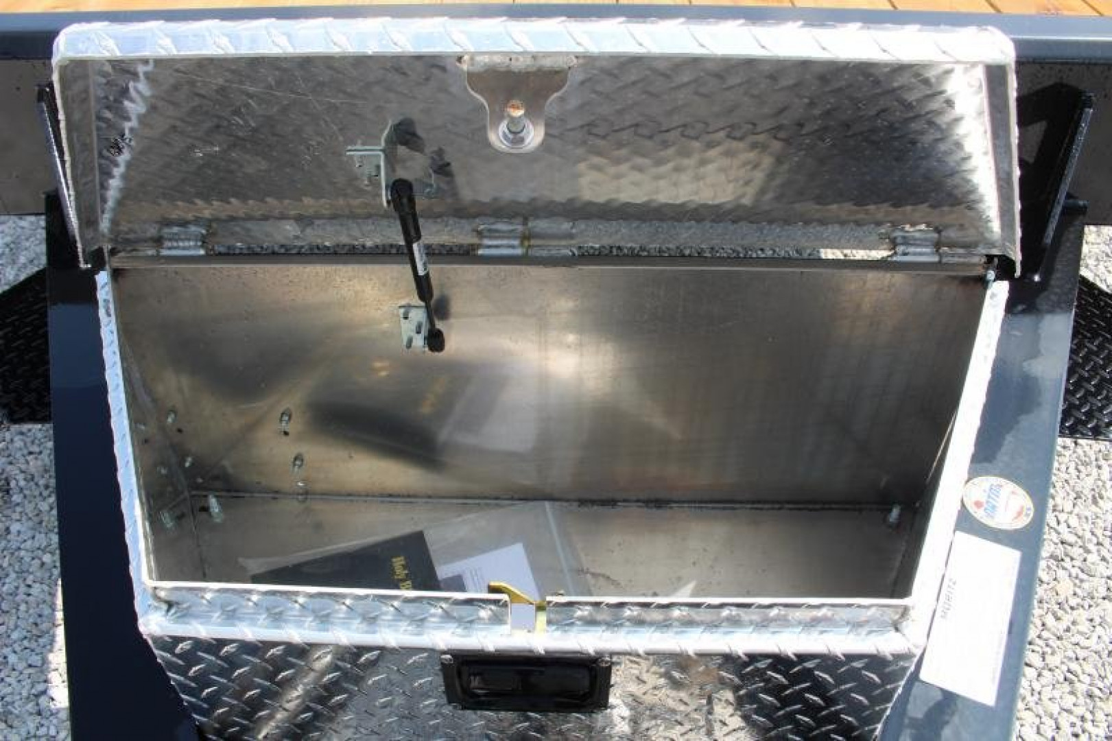 New 2025 Moritz 8' 6" x 18' + 4' Deckover Flatbed w/ Beavertail - Split Mesh Ramps - 14,000# GVW