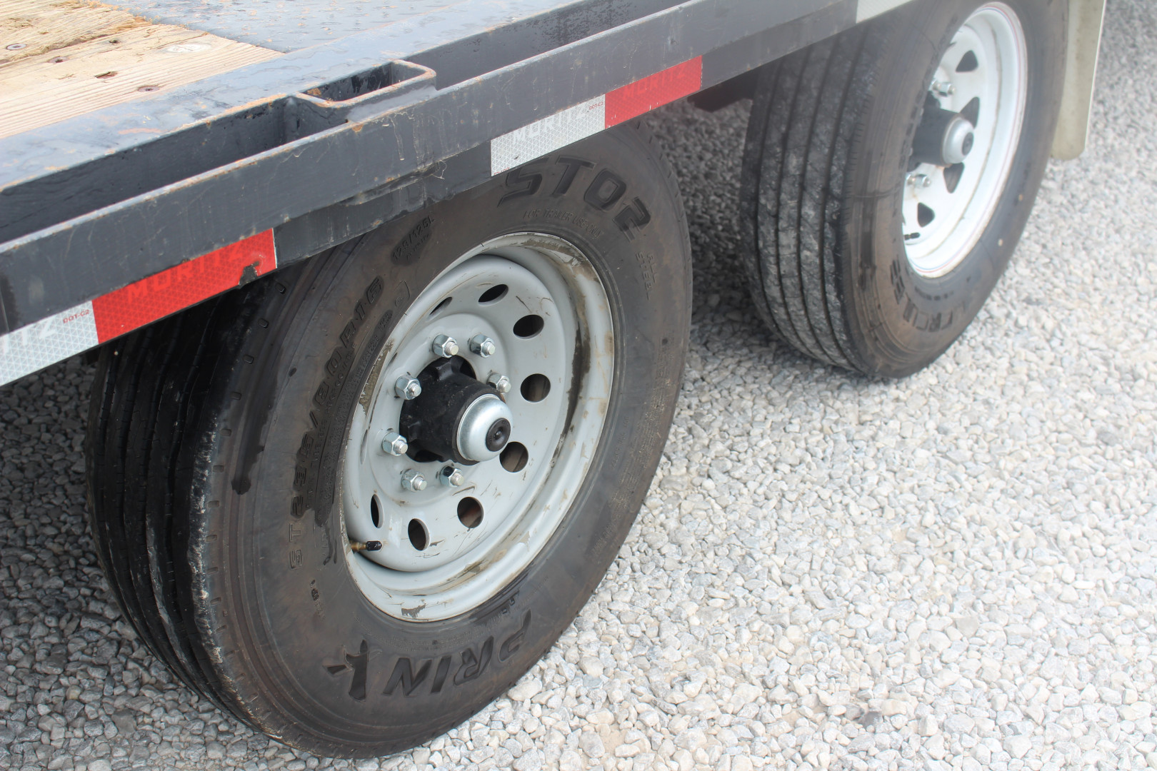 Used 2021 Moritz 8' 6" x 22' + 4' Deckover Flatbed w/ Beavertail - Aluminum Ramps - 14,000# GVW
