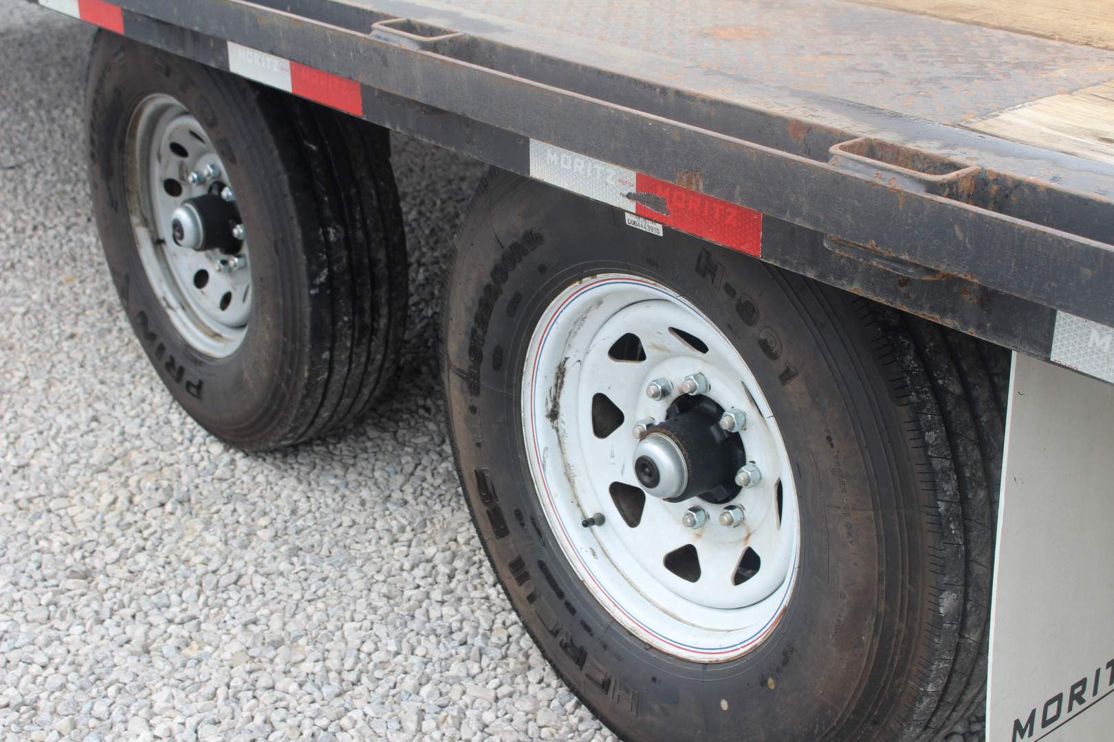 Used 2021 Moritz 8' 6" x 22' + 4' Deckover Flatbed w/ Beavertail - Aluminum Ramps - 14,000# GVW
