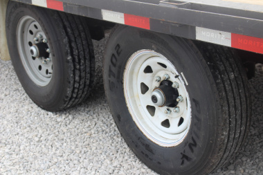 Used 2021 Moritz 8' 6" x 22' + 4' Deckover Flatbed w/ Beavertail - Aluminum Ramps - 14,000# GVW