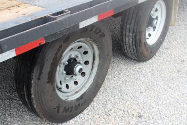 Used 2021 Moritz 8' 6" x 22' + 4' Deckover Flatbed w/ Beavertail - Aluminum Ramps - 14,000# GVW